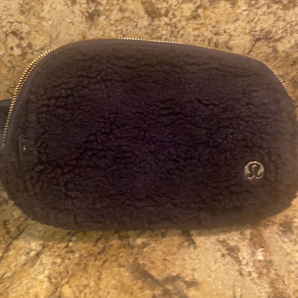 Brand new Lululemon black Fleece Sherpa Fanny Pack for the girl on the go!!